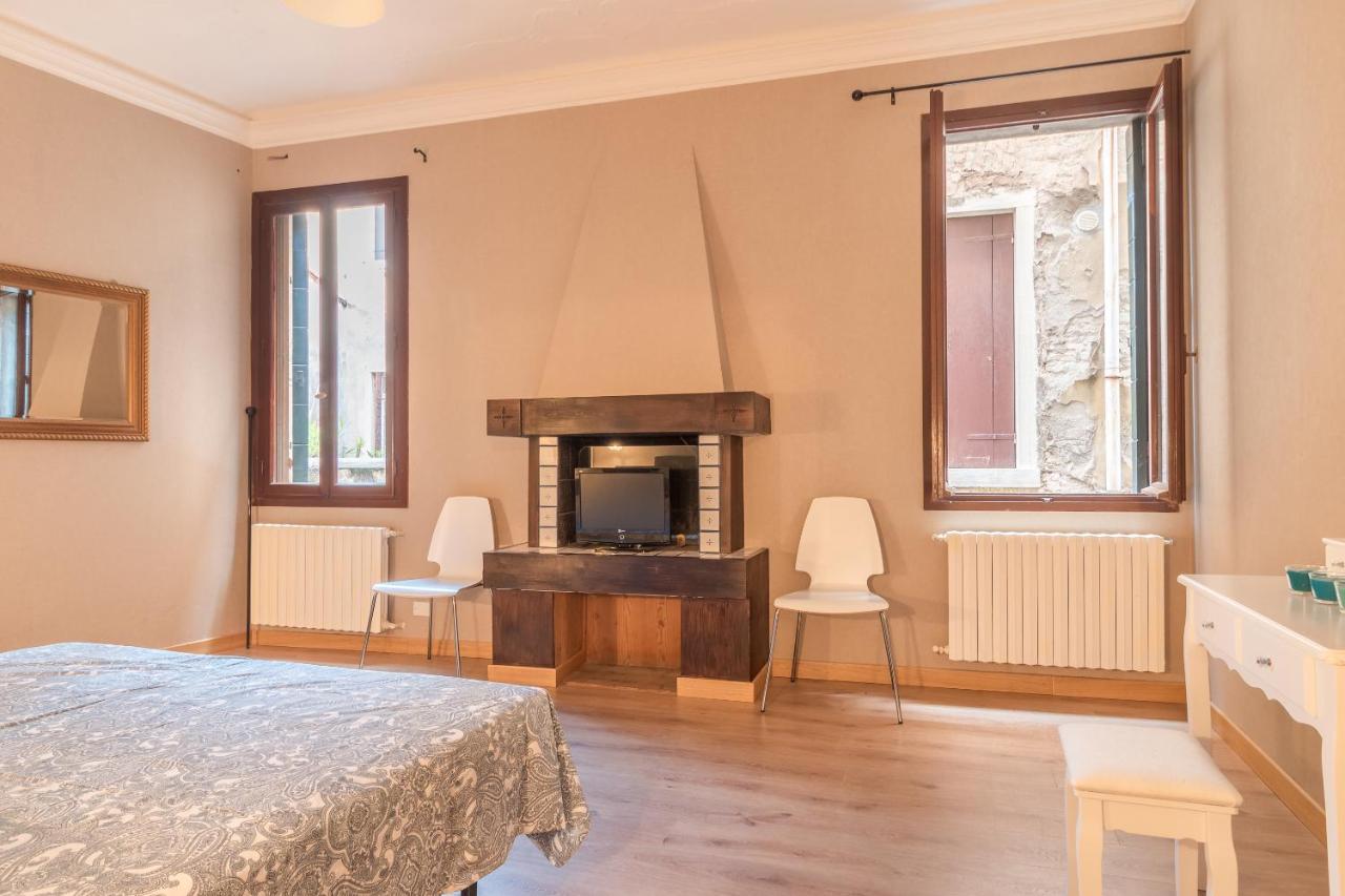 Apartment Family Colours Close To @rialto Mercato