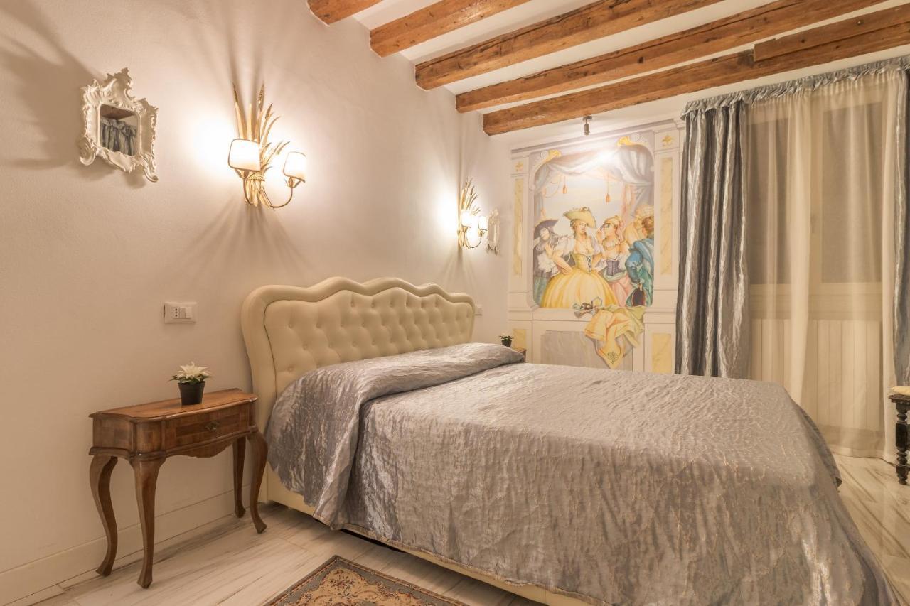 Noble House With @original Venetian Murales
