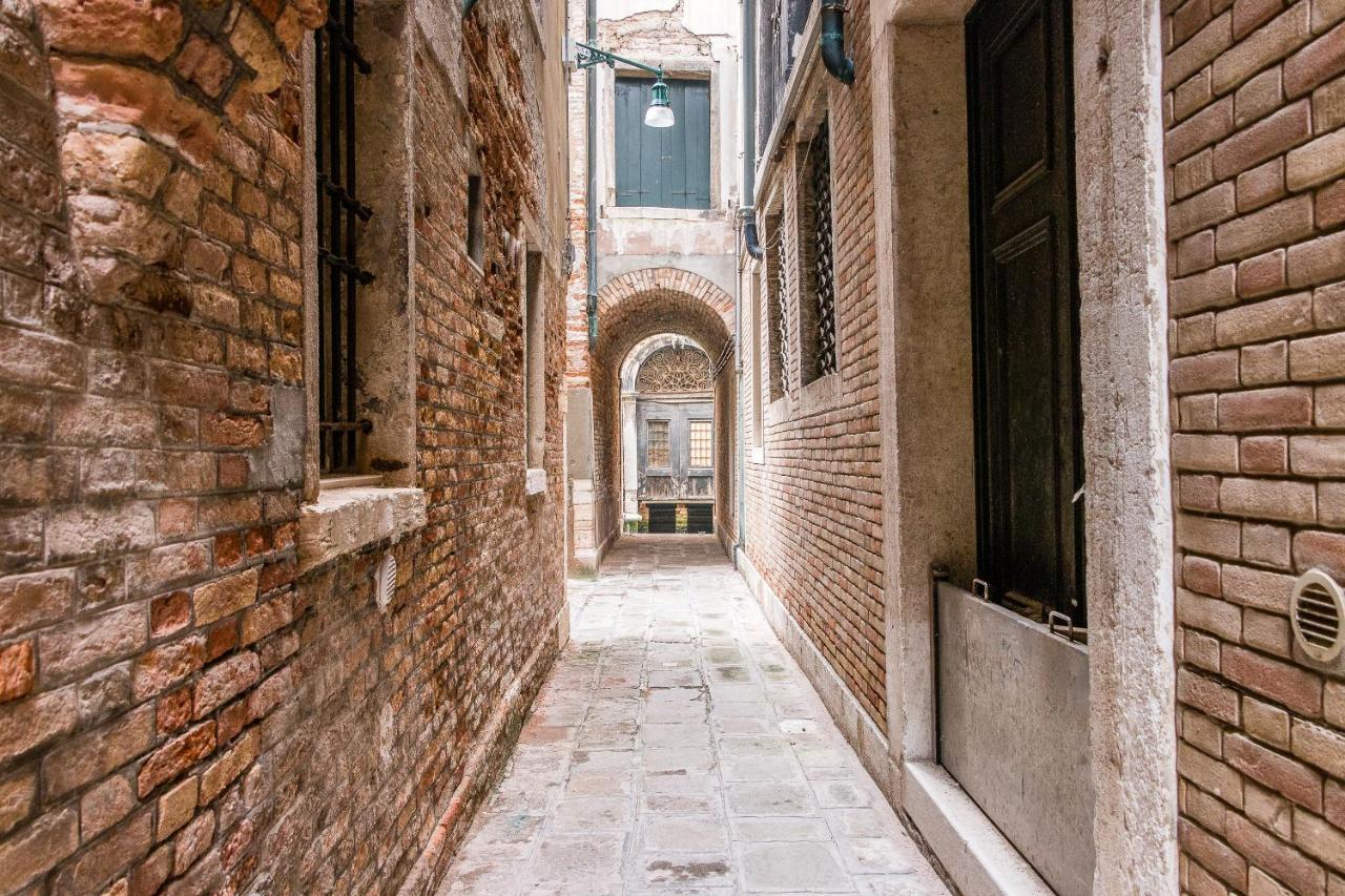 Noble House With @original Venetian Murales * Veneza