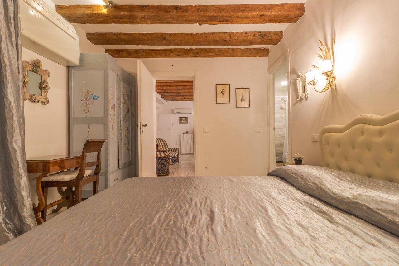 Noble House With @original Venetian Murales Veneza