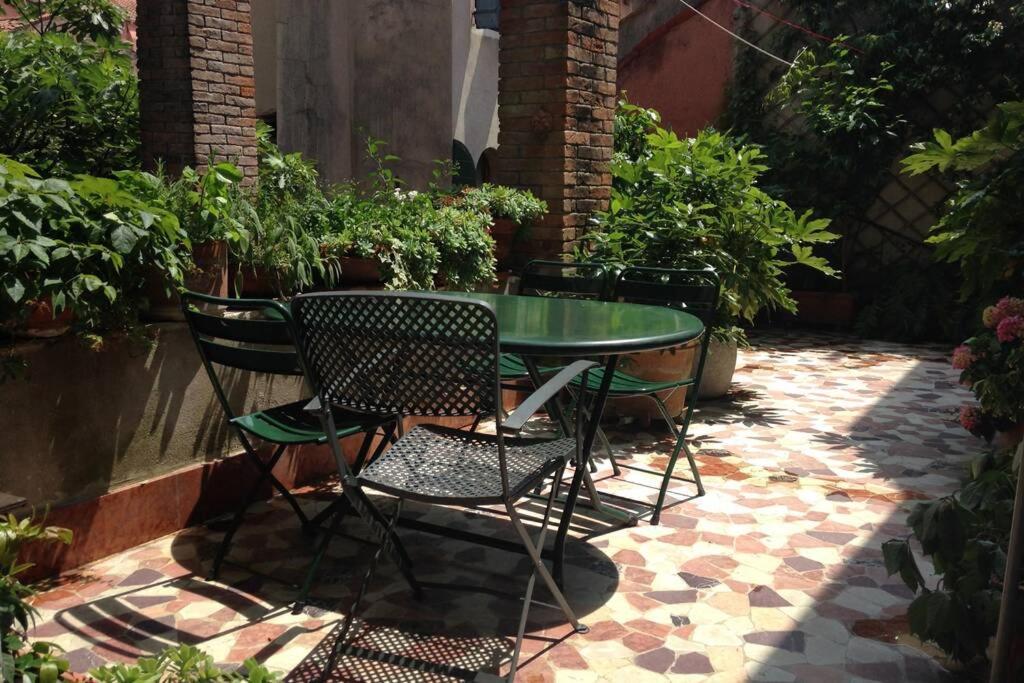 Apartment A Private Terrace In The Heart Of