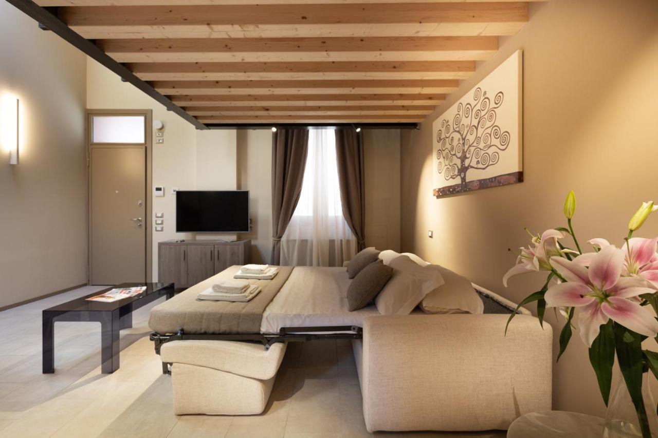 8 Loft Apartment *