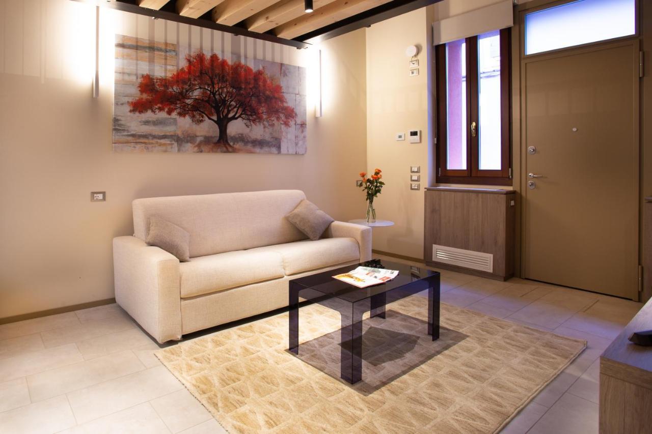 8 Loft Apartment *