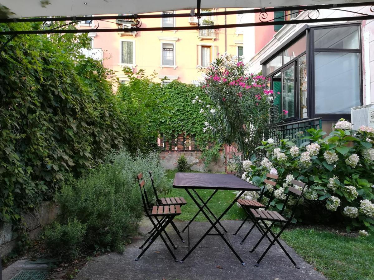 Accogliente A Dorsoduro Con Giardino! Apartamento Veneza