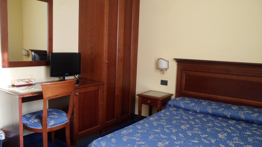 Alloggi Marinella 3*