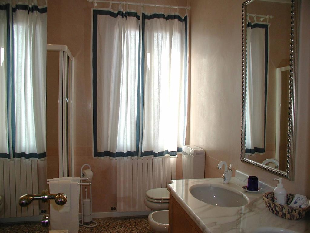 Bed & Breakfast At A Palazzo Venice