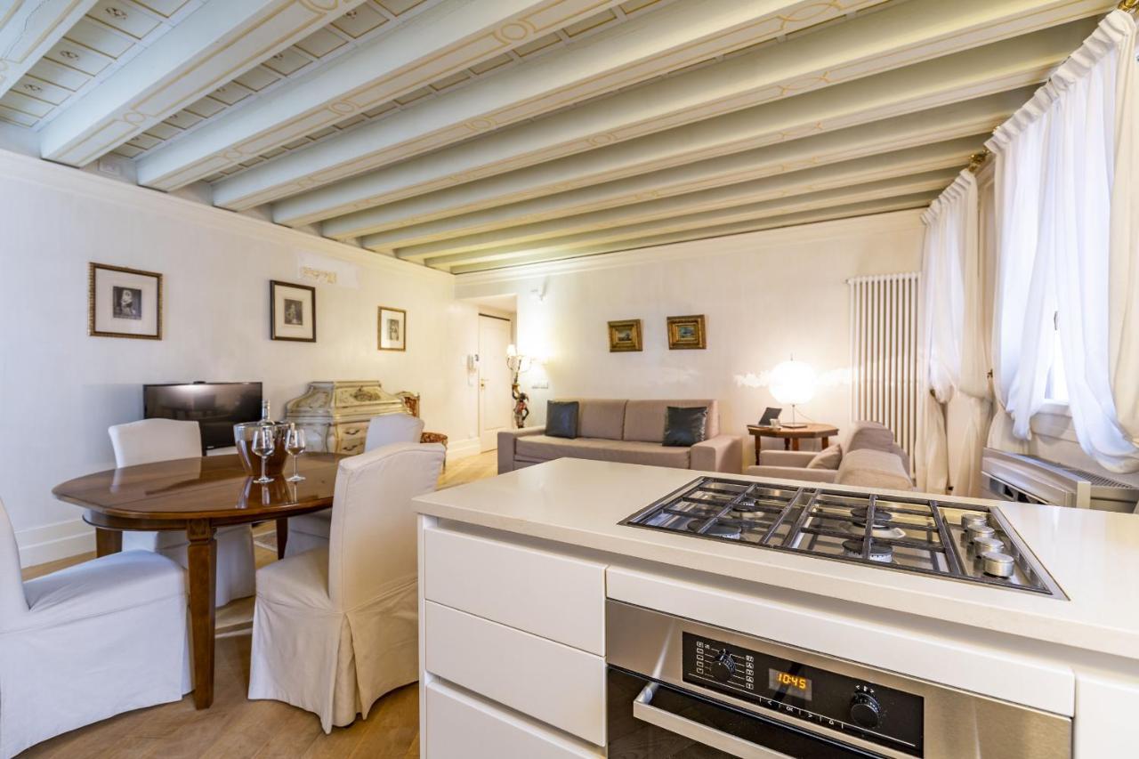 Gondola Luxury - Campo Santi Filippo E Giacomo By Wonderful Italy Apartamento Veneza
