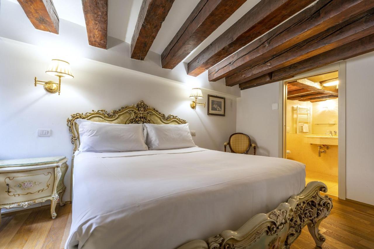 Gondola Luxury - Campo Santi Filippo E Giacomo By Wonderful Italy * Veneza