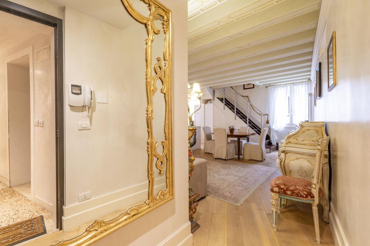 Gondola Luxury - Campo Santi Filippo E Giacomo By Wonderful Italy Veneza