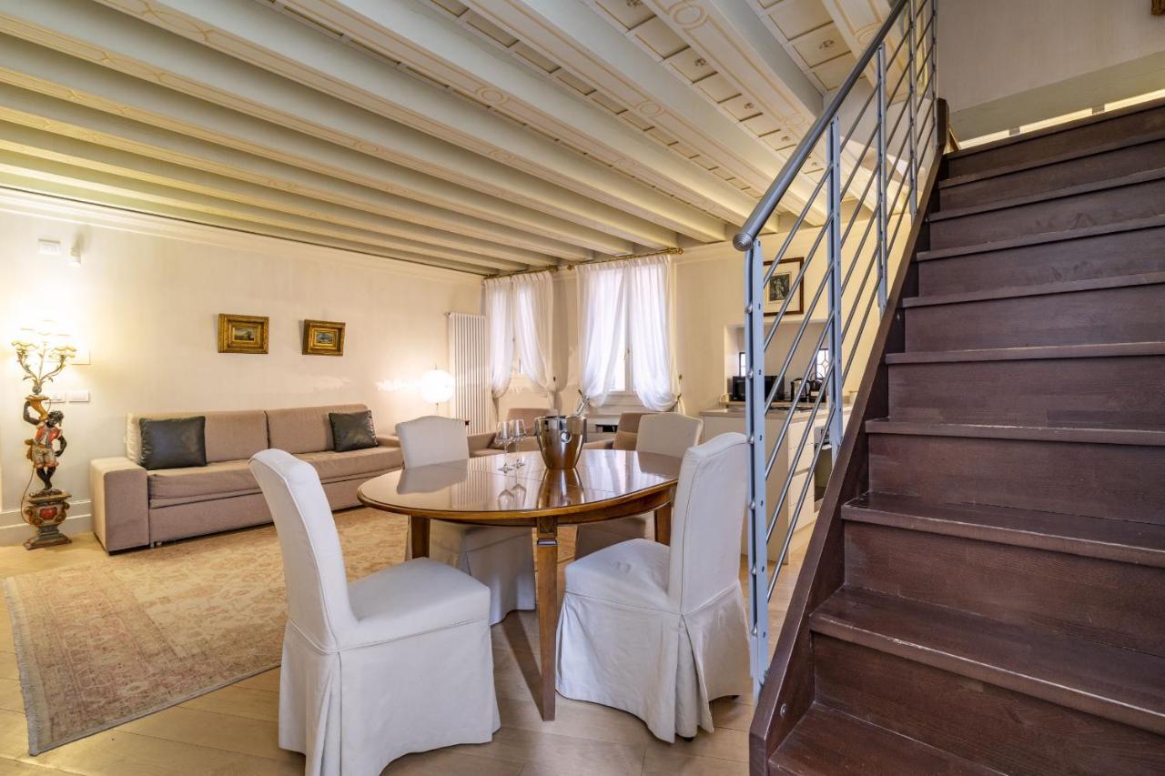Gondola Luxury - Campo Santi Filippo E Giacomo By Wonderful Italy