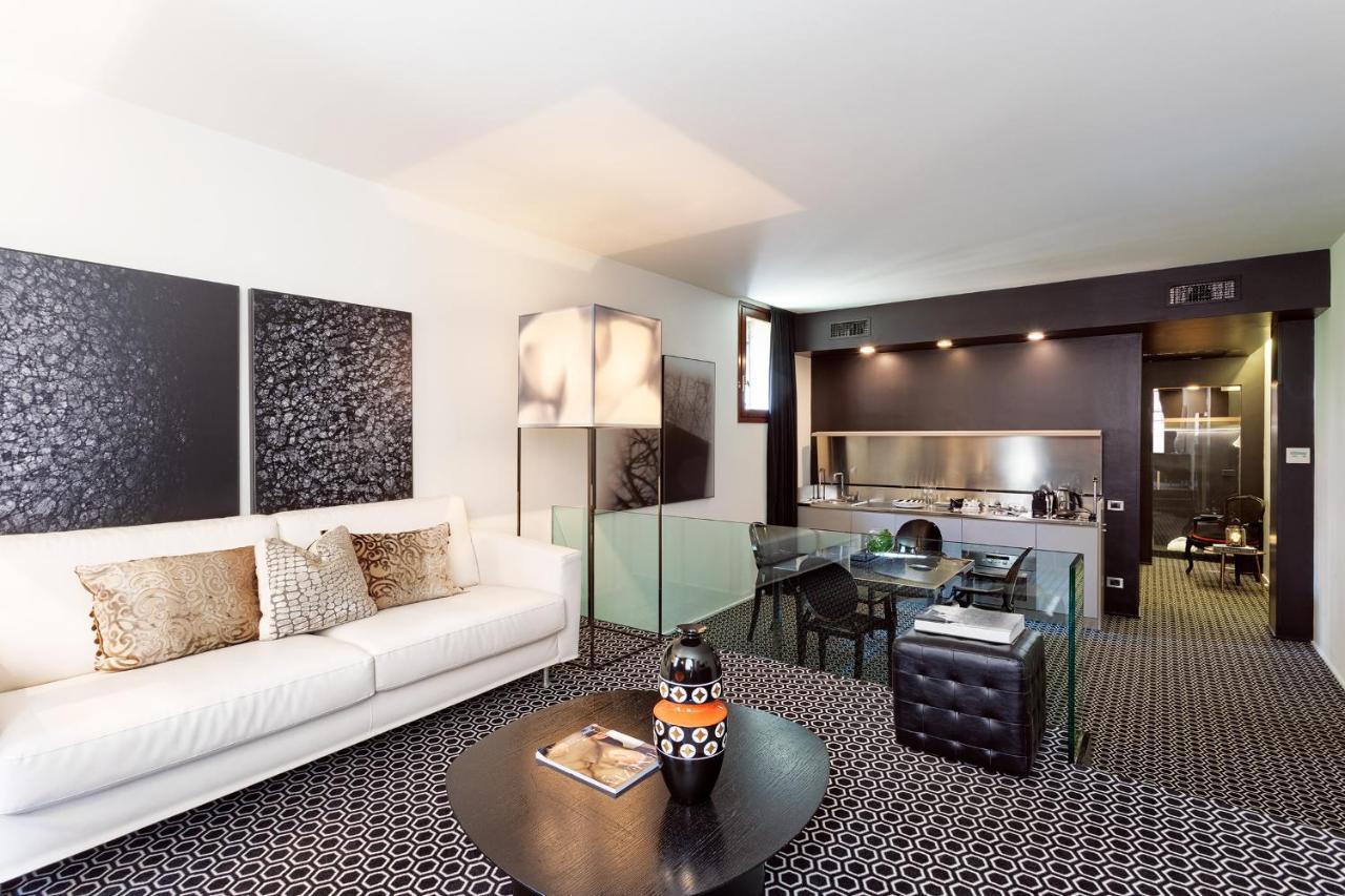Charming House Iqs