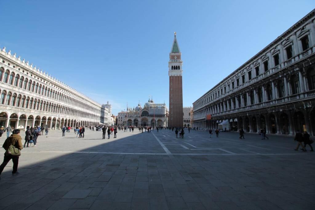 Charming Canal View San Marco Apartment