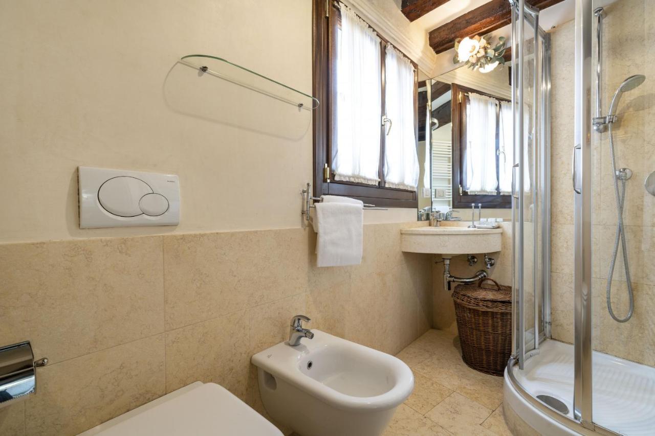 Gondola Luxury - Campo Santi Filippo E Giacomo By Wonderful Italy * Veneza