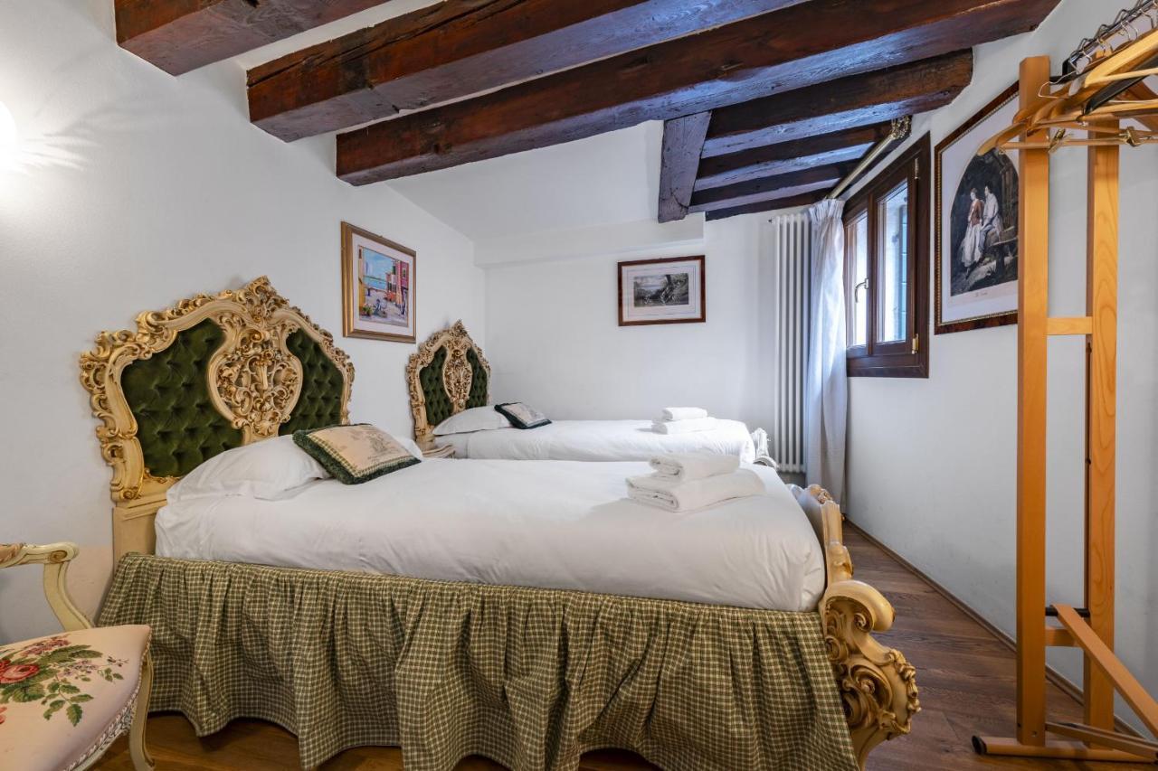 Gondola Luxury - Campo Santi Filippo E Giacomo By Wonderful Italy Veneza
