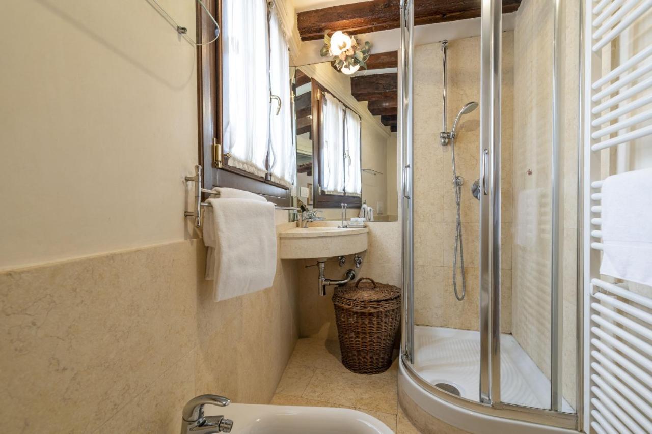 Gondola Luxury - Campo Santi Filippo E Giacomo By Wonderful Italy