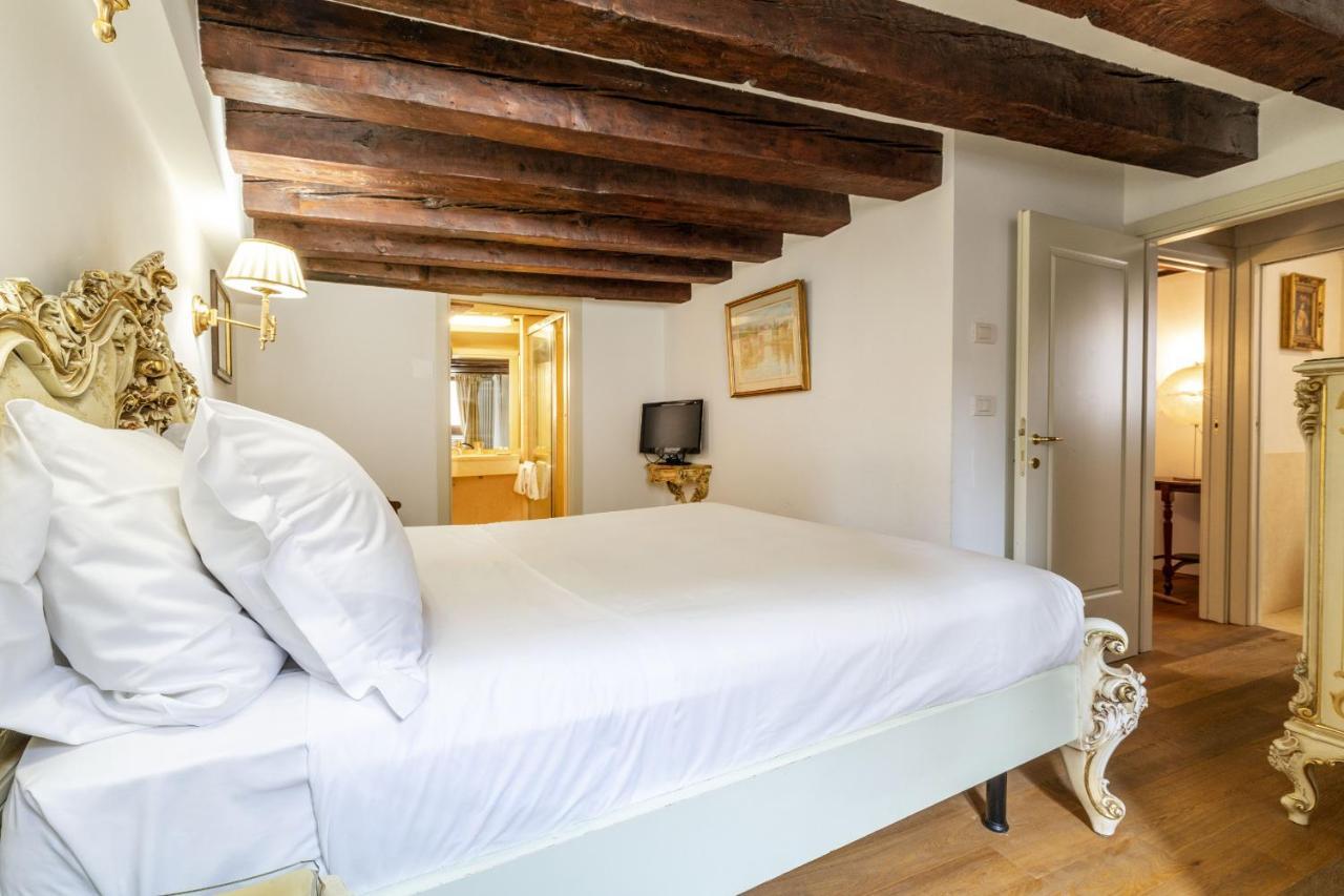 Gondola Luxury - Campo Santi Filippo E Giacomo By Wonderful Italy * Veneza