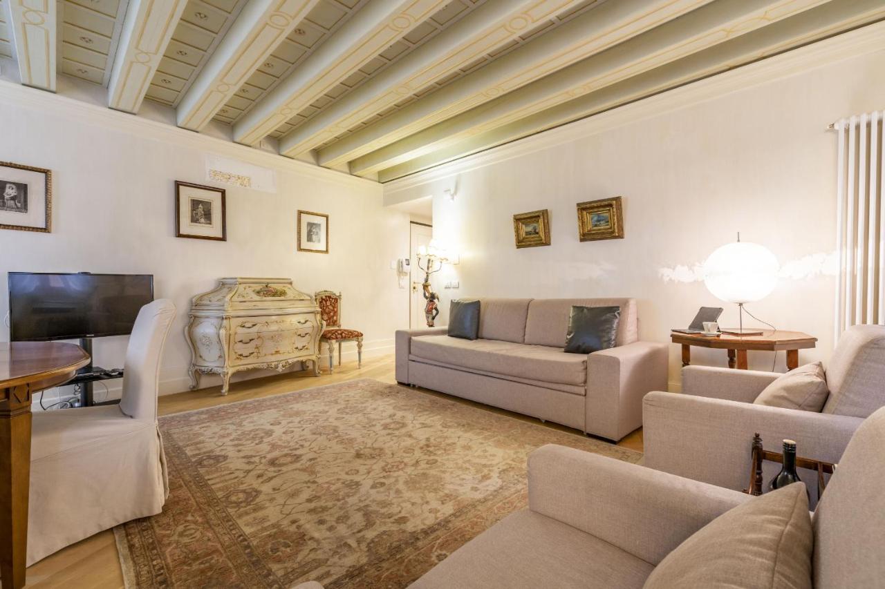 Gondola Luxury - Campo Santi Filippo E Giacomo By Wonderful Italy * Veneza