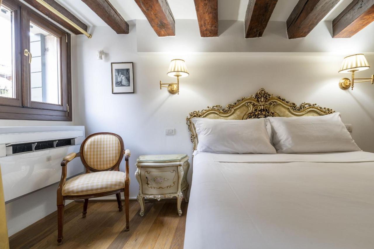 Gondola Luxury - Campo Santi Filippo E Giacomo By Wonderful Italy