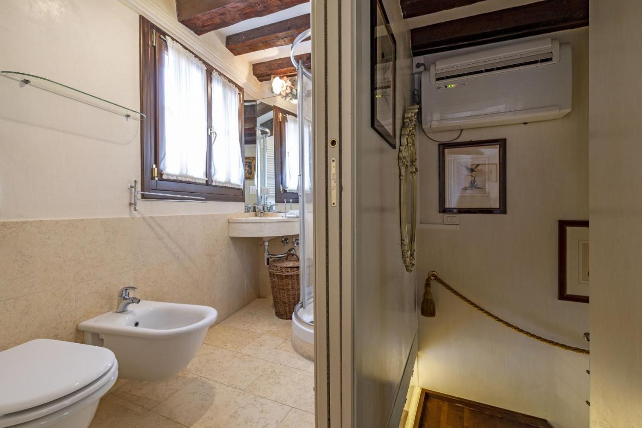 Gondola Luxury - Campo Santi Filippo E Giacomo By Wonderful Italy