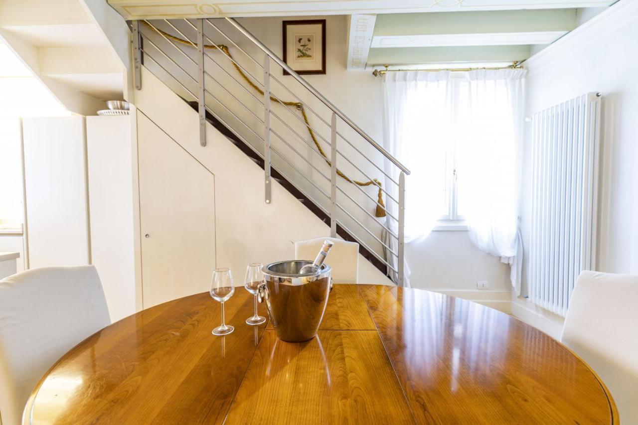 Gondola Luxury - Campo Santi Filippo E Giacomo By Wonderful Italy Apartamento Veneza