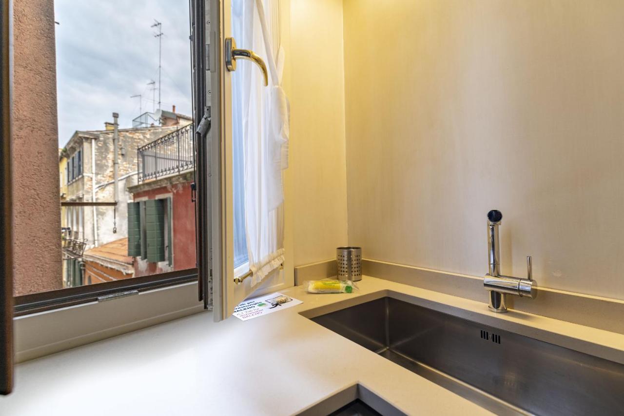 Gondola Luxury - Campo Santi Filippo E Giacomo By Wonderful Italy Apartamento Veneza