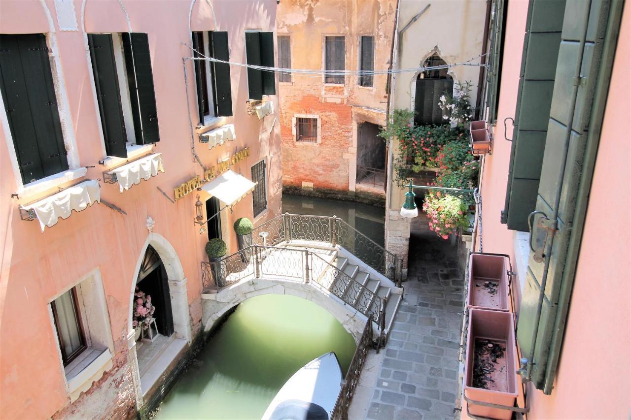 Apartment Charming Canal View San Marco Venice