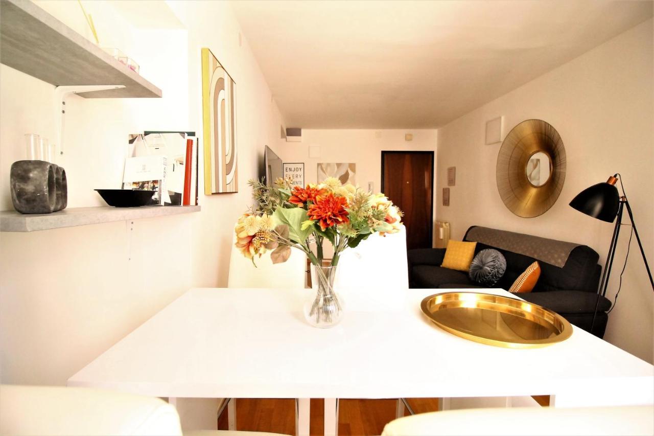 Charming Canal View San Marco Apartment