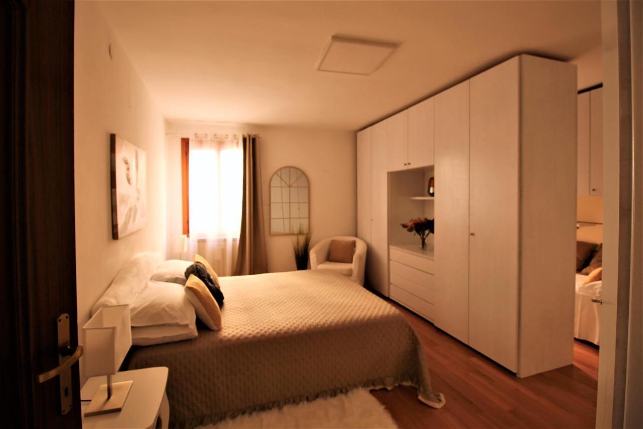 Apartment Charming Canal View San Marco *