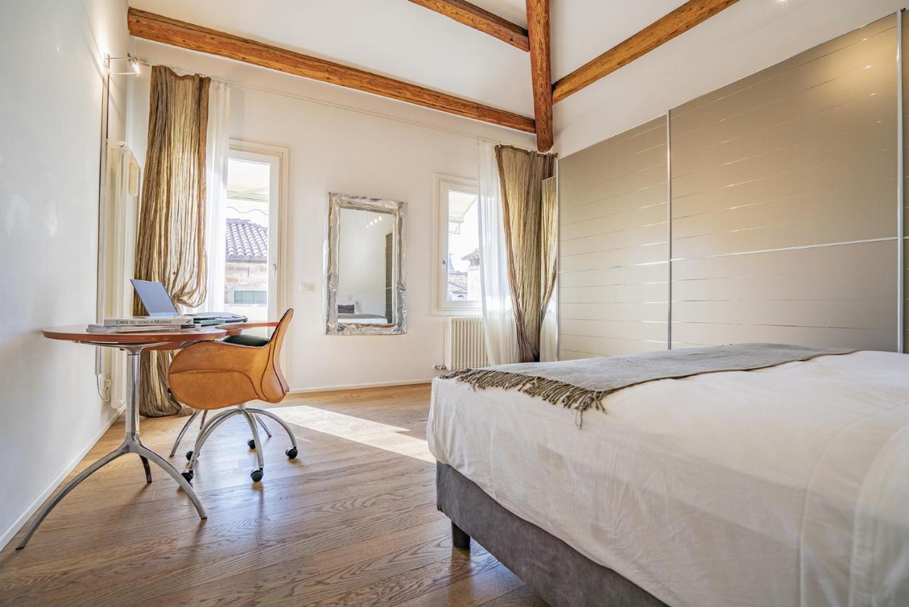 Colleoni With 2 Superb Terraces Apartamento *