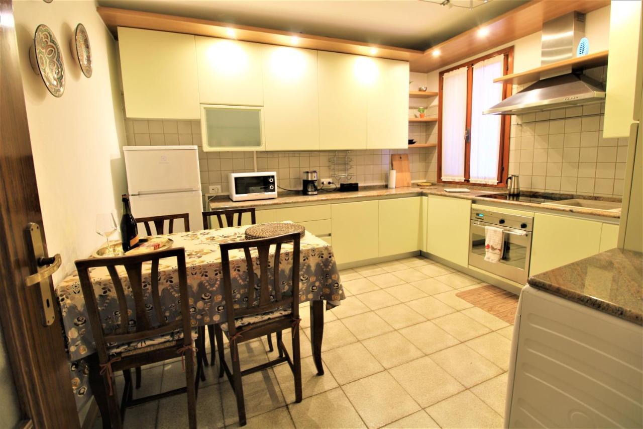 Charming Canal View San Marco Apartment Venice