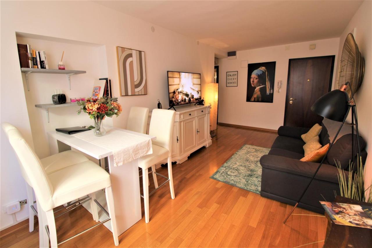 Charming Canal View San Marco Apartment