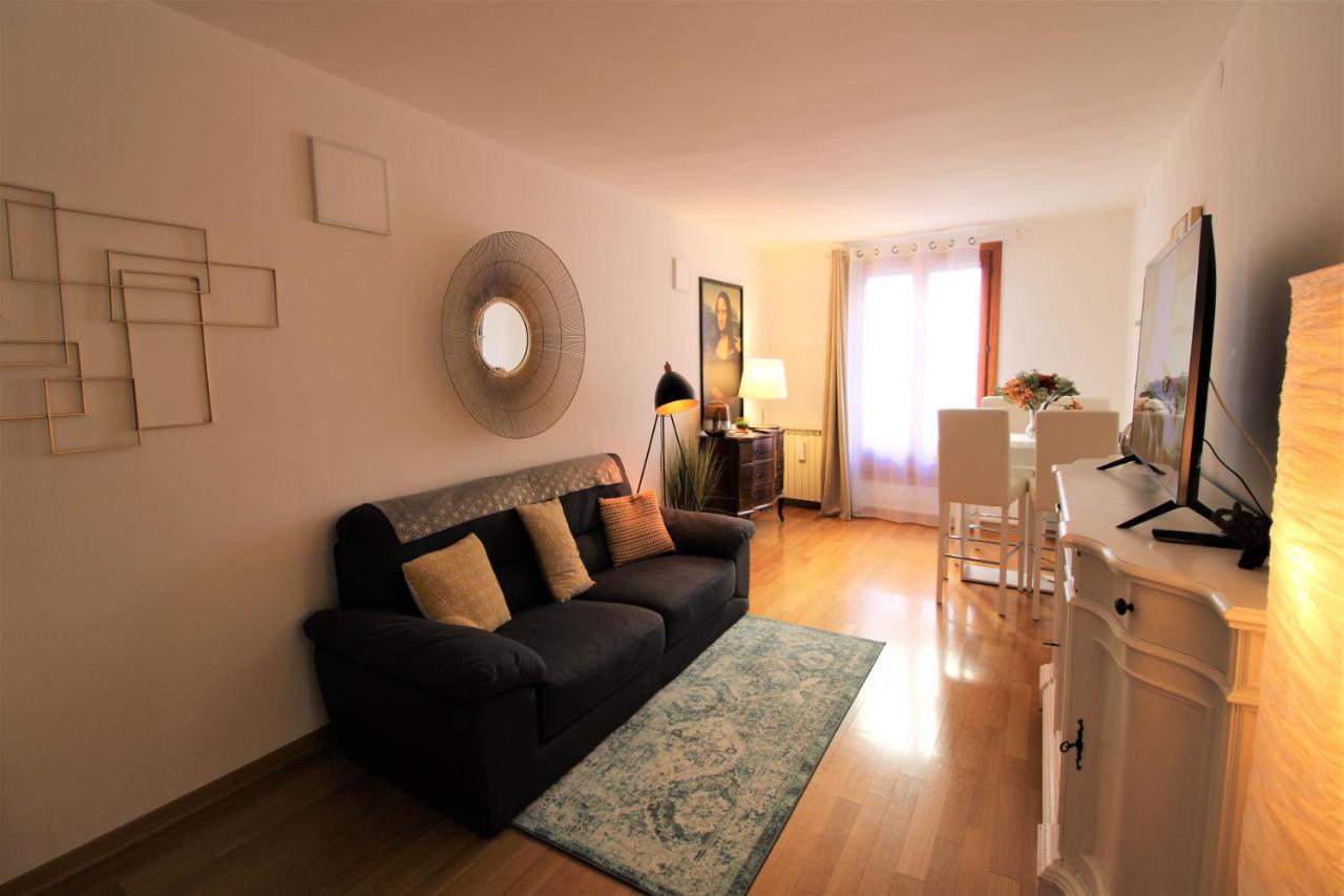Charming Canal View San Marco Apartment Venice