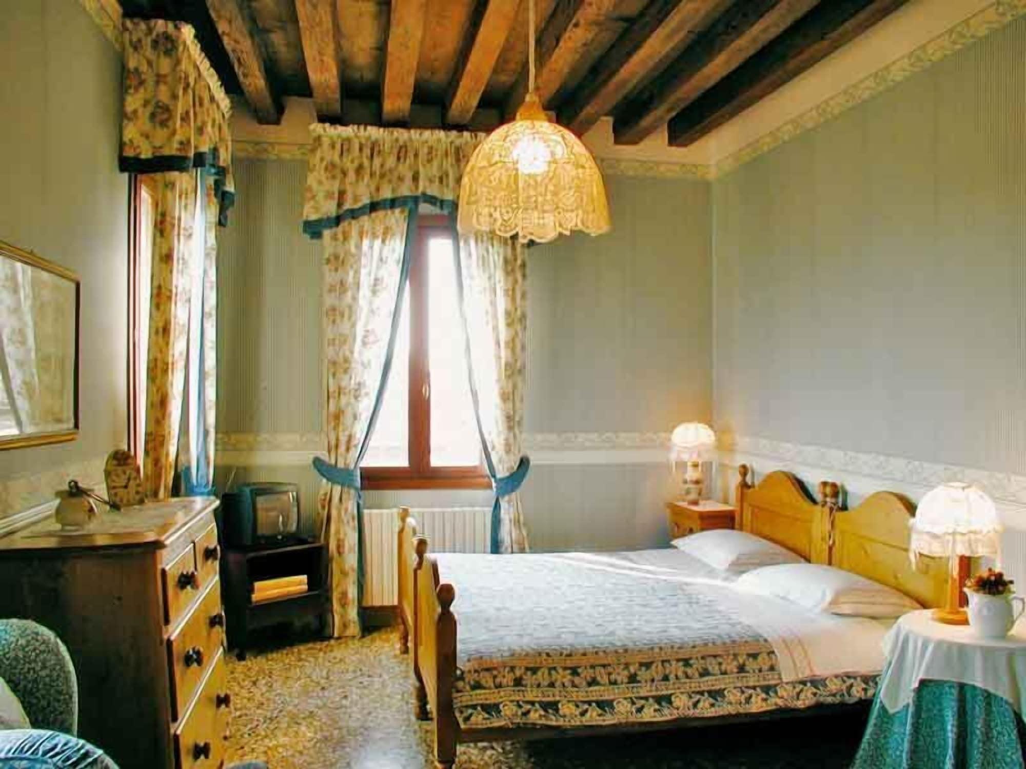 Bed & Breakfast At A Palazzo 3*