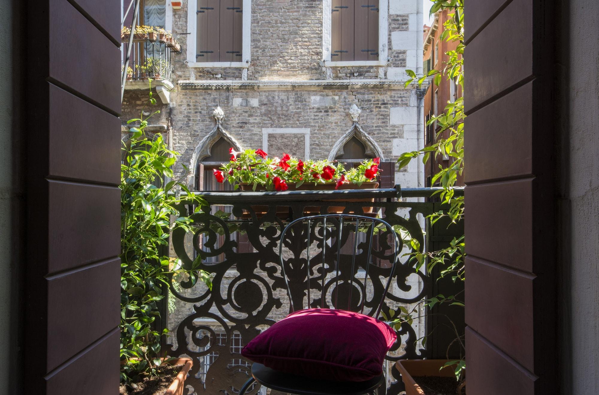 Becher Venice