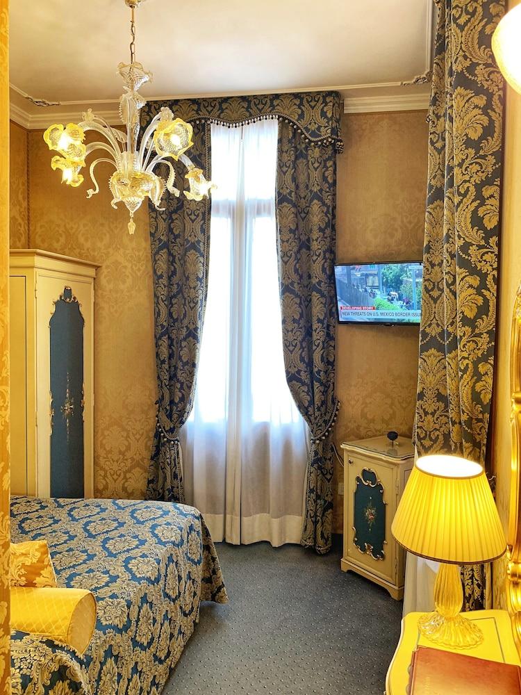 Becher 3* Venice