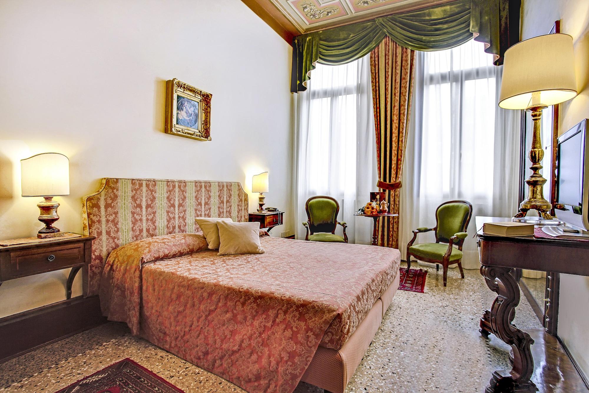 Guest house Palazzo Schiavoni Residenza D'epoca & Suite-apartments 3*