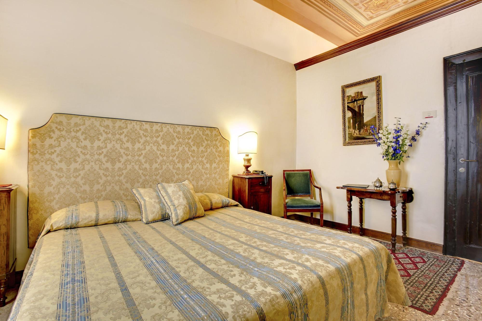 Palazzo Schiavoni Residenza D'epoca & Suite-apartments 3*