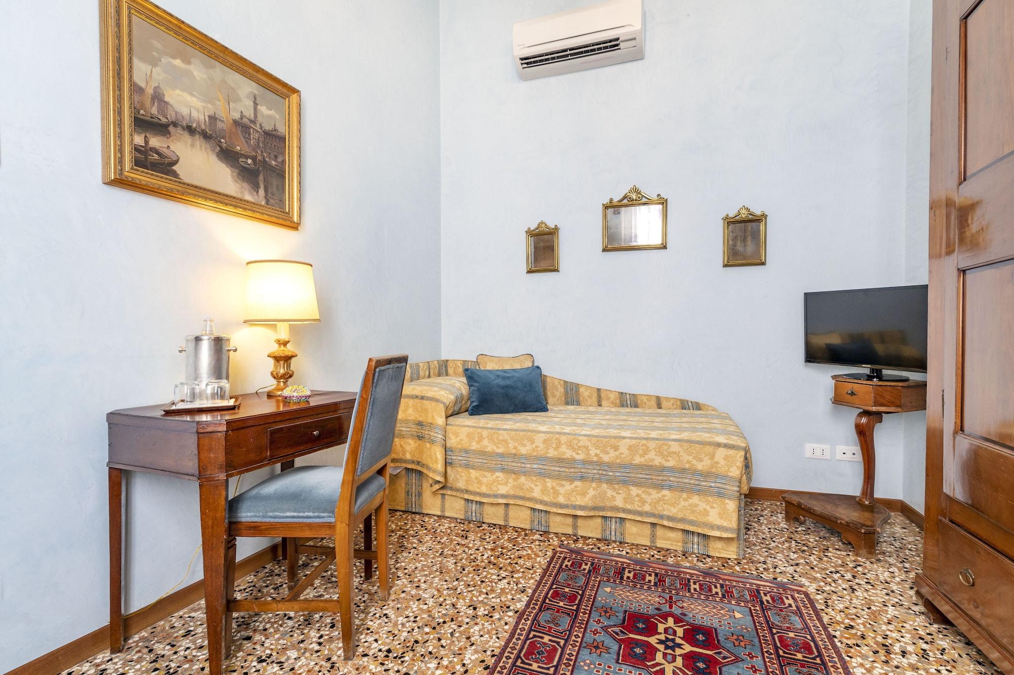 Palazzo Schiavoni Residenza D'epoca & Suite-apartments Guest house 3*