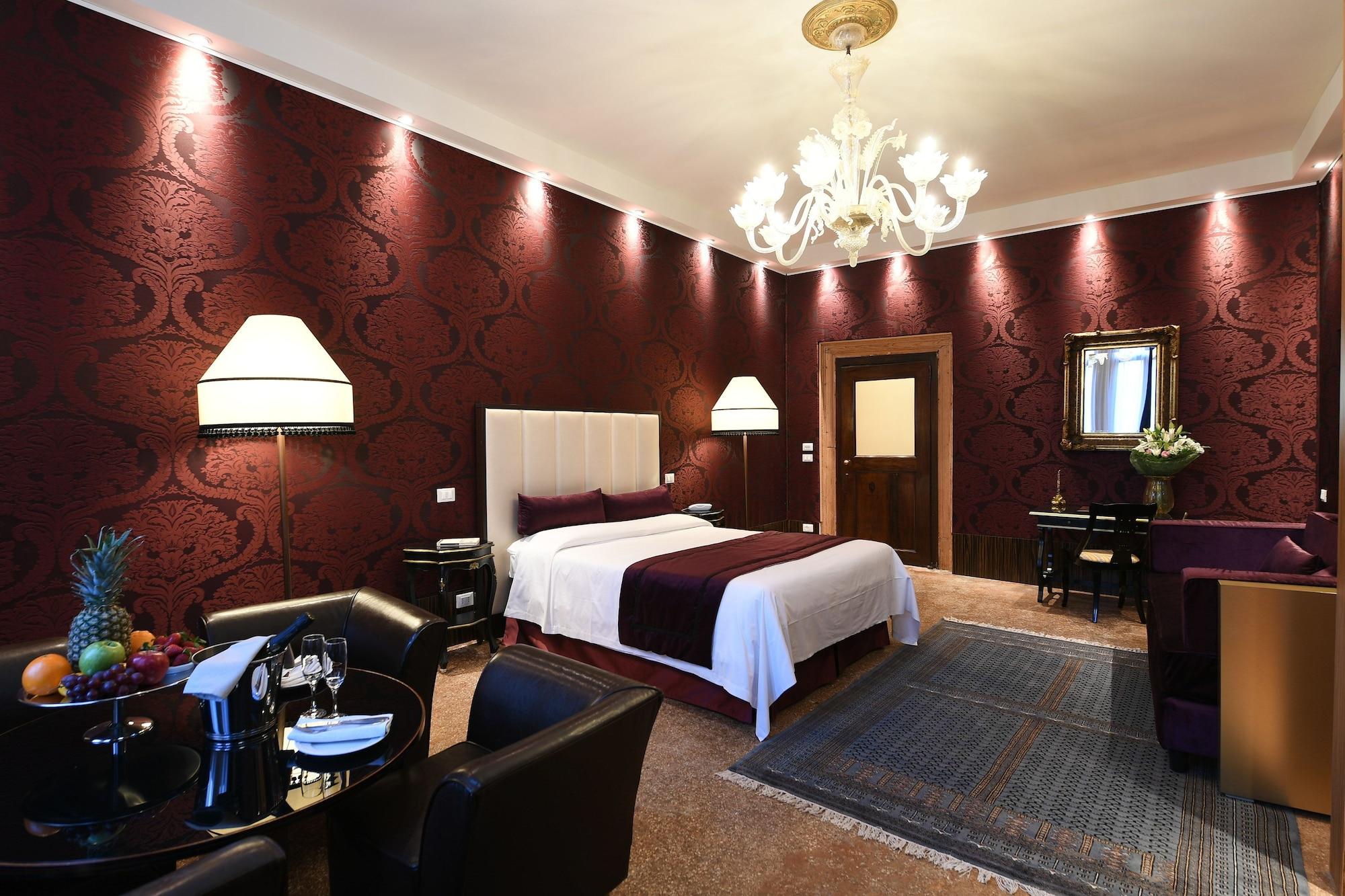 Guest house Locanda Leon Bianco On The Grand Canal Venice