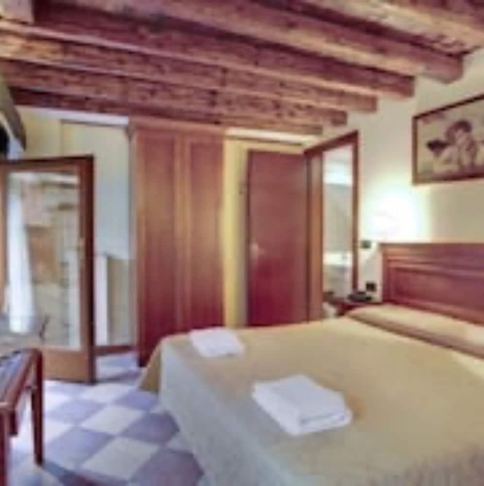 Inn Alloggi Marinella 3*