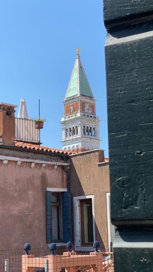 Anzolo Palace - &