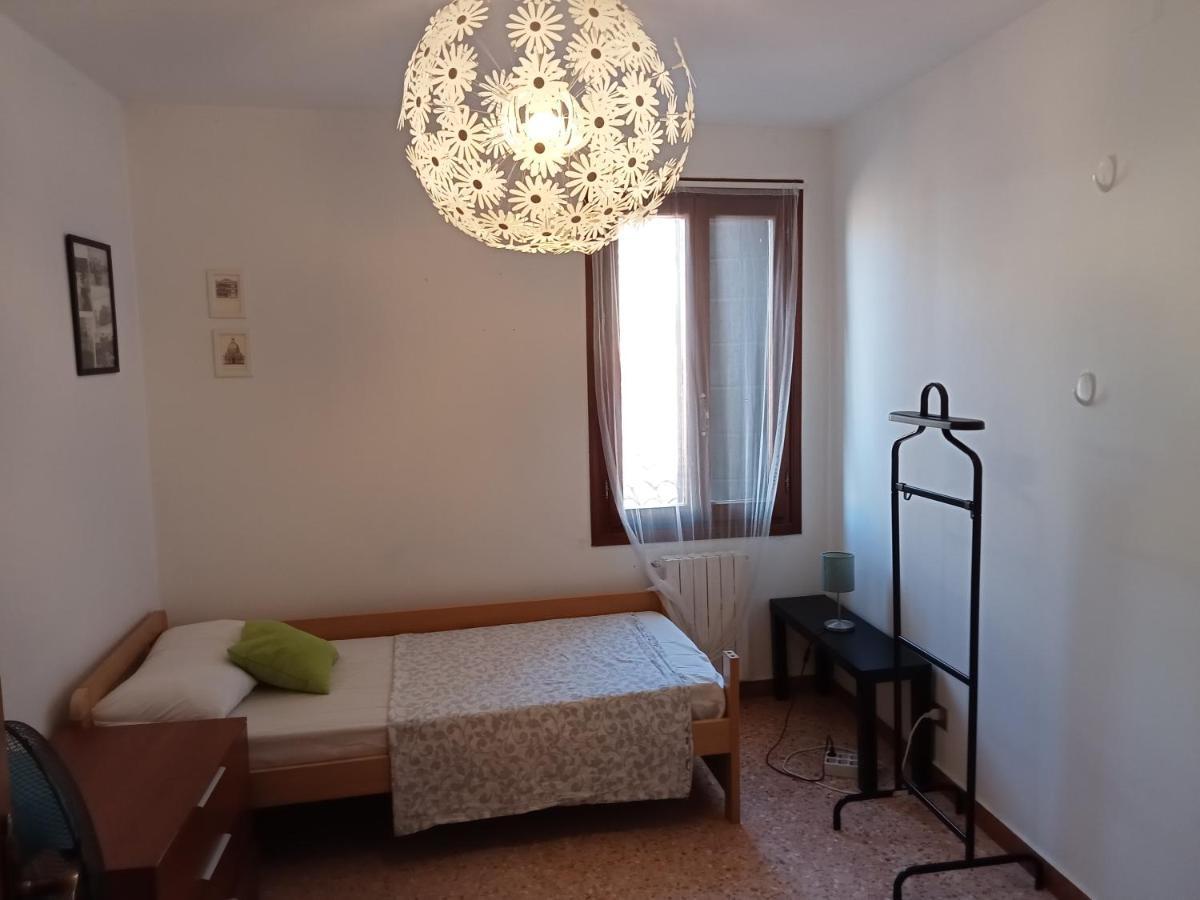 Two Steps From Rialto Guest house
