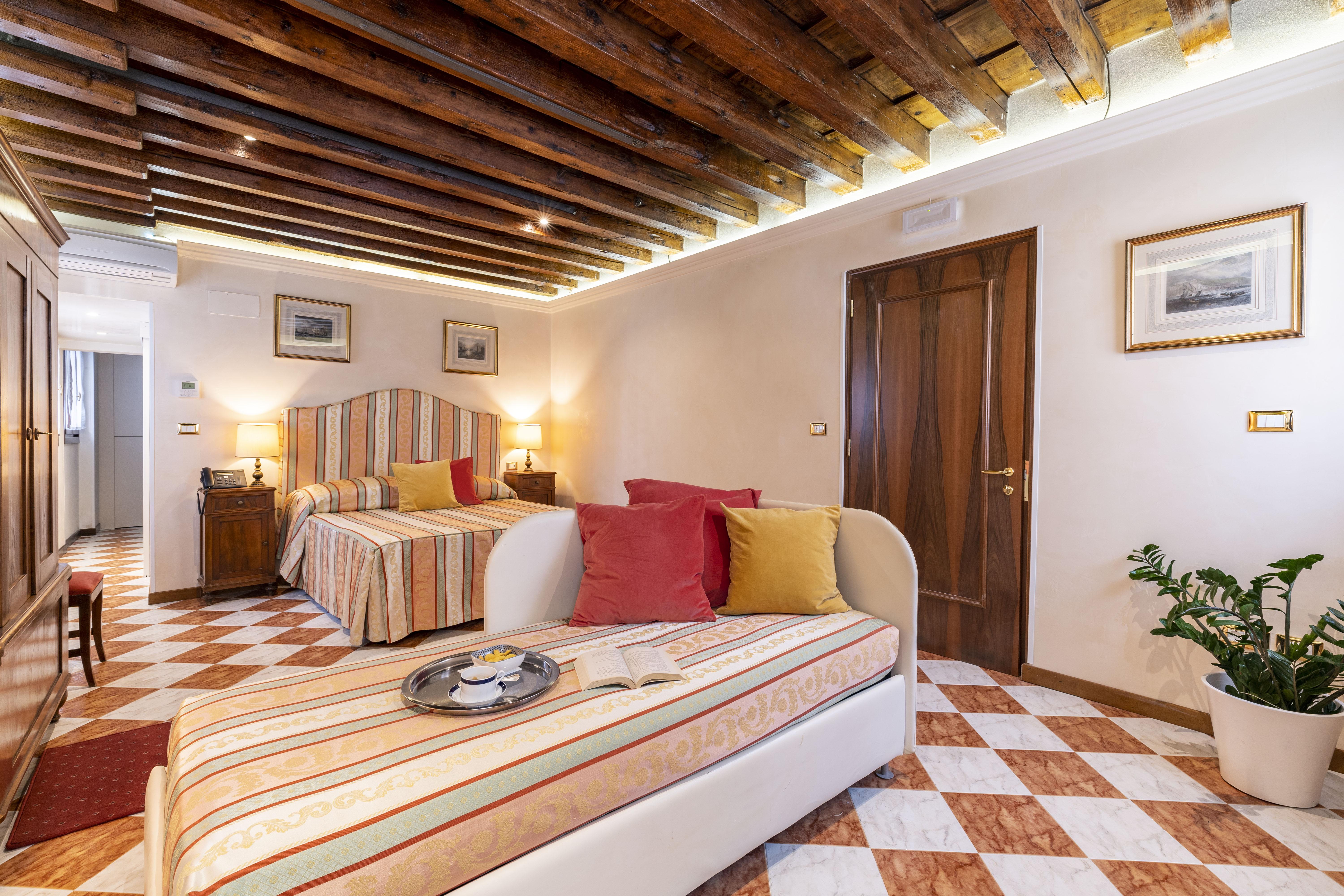 Palazzo Schiavoni Residenza D'epoca & Suite-apartments 3*