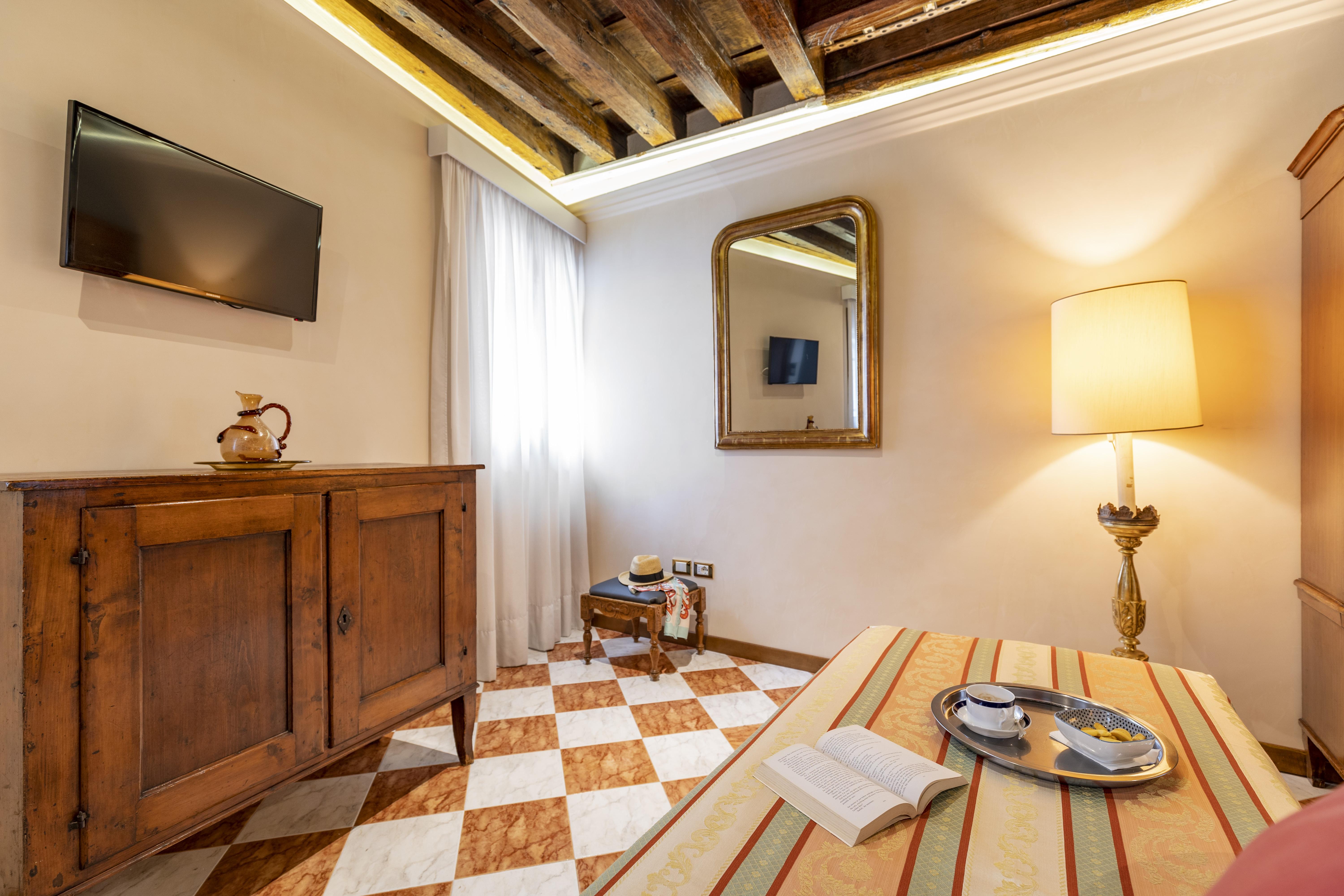 Palazzo Schiavoni Residenza D'epoca & Suite-apartments 3*