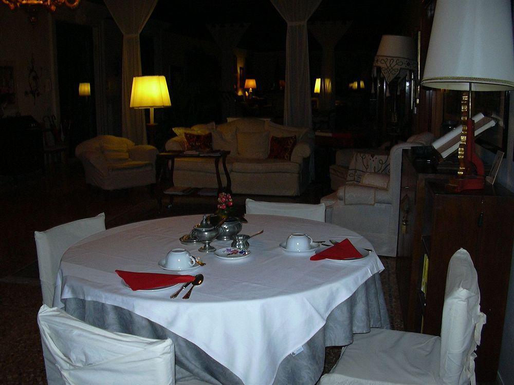 Bed & Breakfast At A Palazzo Venice