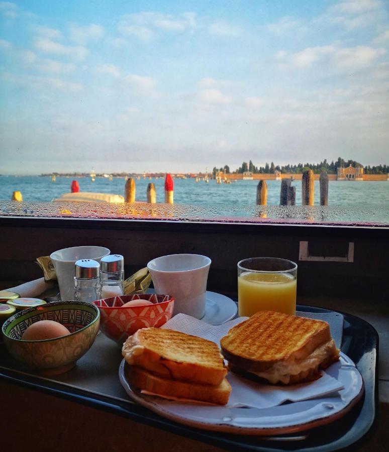 Vecellio On The Lagoon Hotel