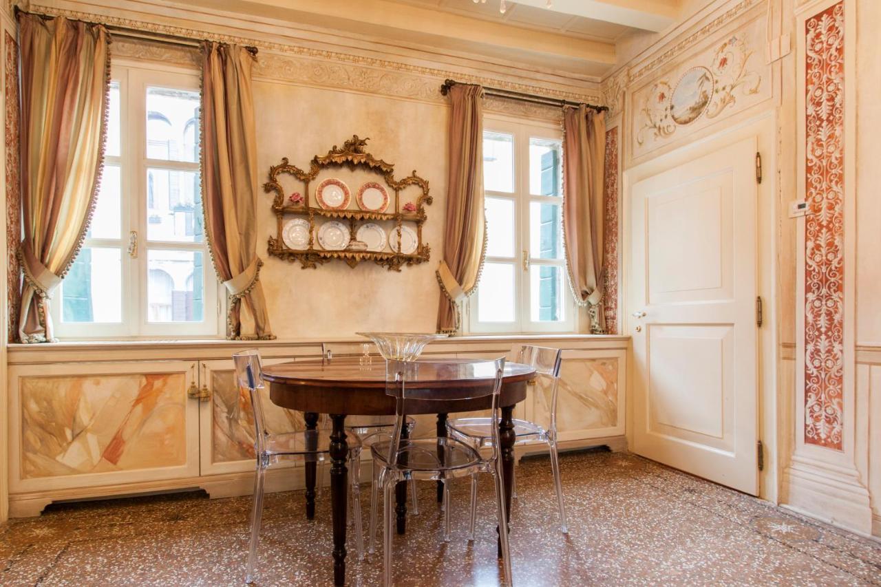 Explore From A Sophisticated Hideaway In San Polo Venice