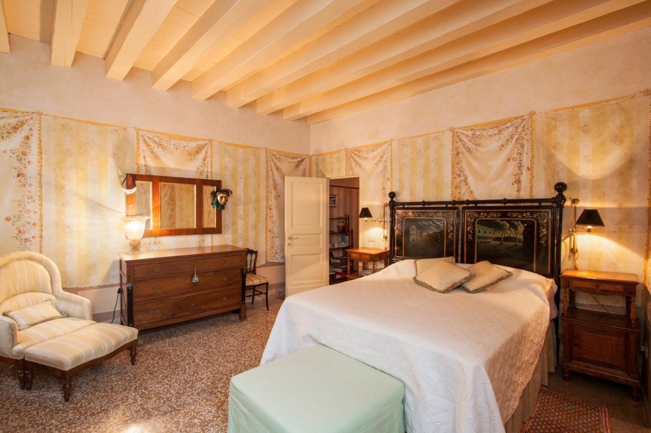 Explore From A Sophisticated Hideaway In San Polo Apartment *