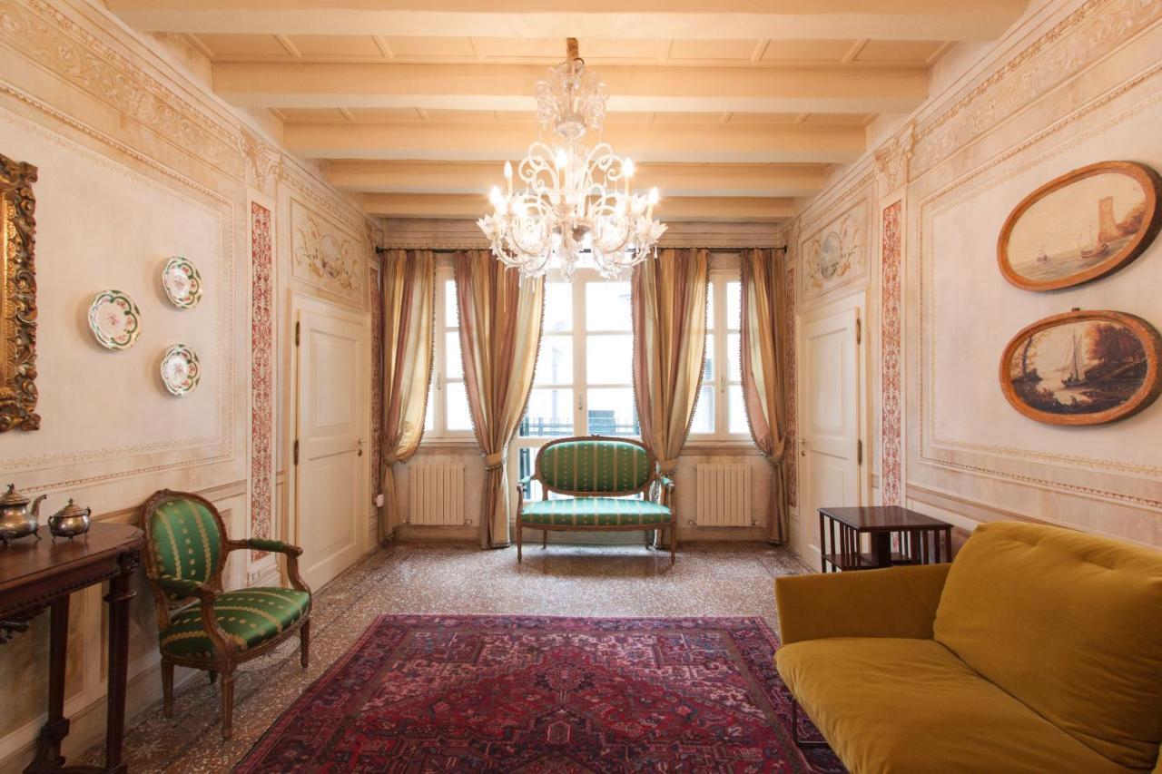 Explore From A Sophisticated Hideaway In San Polo Apartment Venice