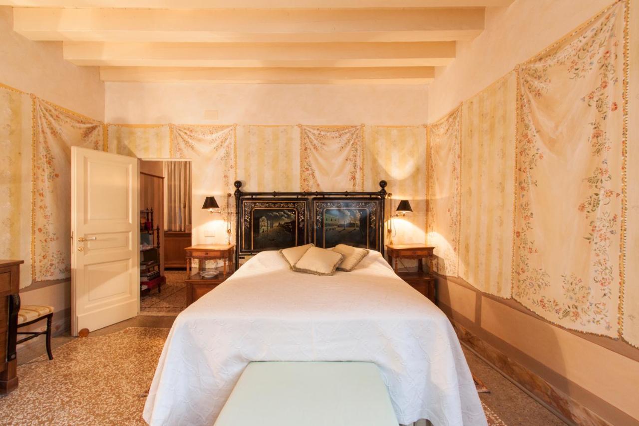 Explore From A Sophisticated Hideaway In San Polo Apartment